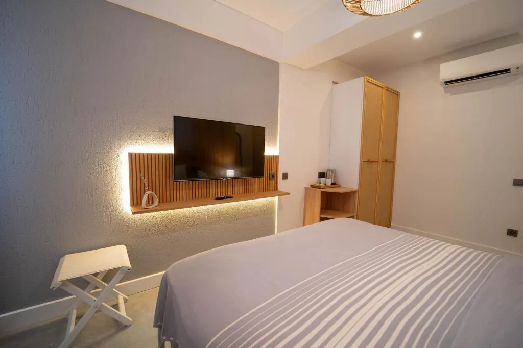Deluxe Oda | Havuz, Bahçe Manzaralı ve Balkonlu