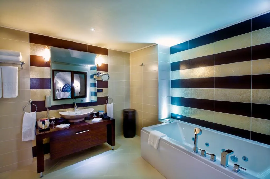 Queen Suite, ,