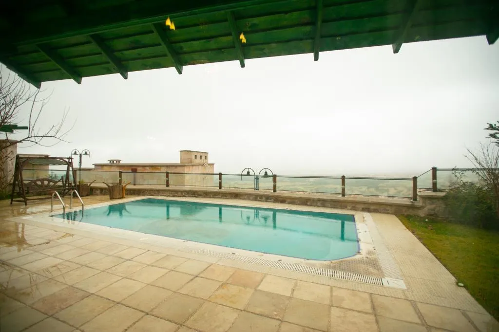 Supreme Villa, ,