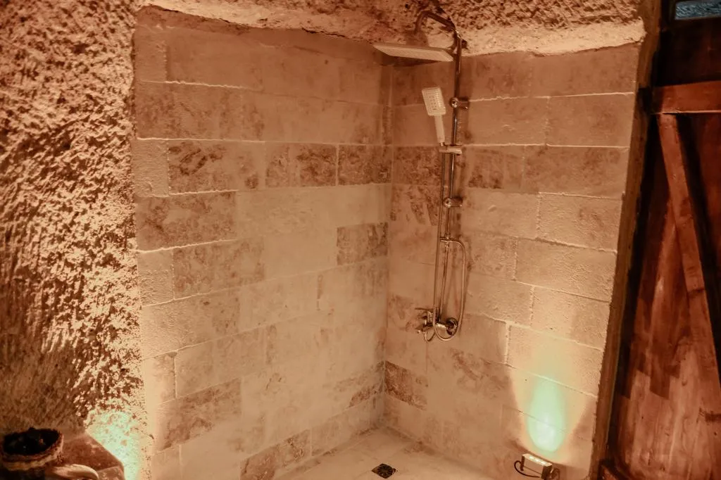 jakuzılı cave room 201 202