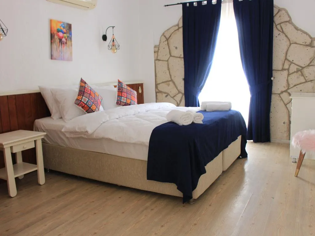 Suite,Havuz Manzaralı,Balkonlu