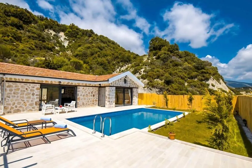 Medi.s Amber Cave 1+1 , Korunaklı Özel Havuzlu & Jakuzili Villa