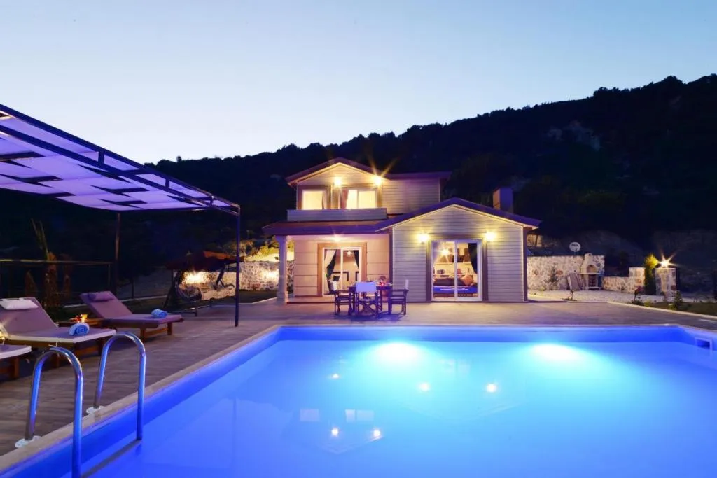 Medi.s Frezya 2+1 Korunaklı Özel Havuzlu & Jakuzili Villa
