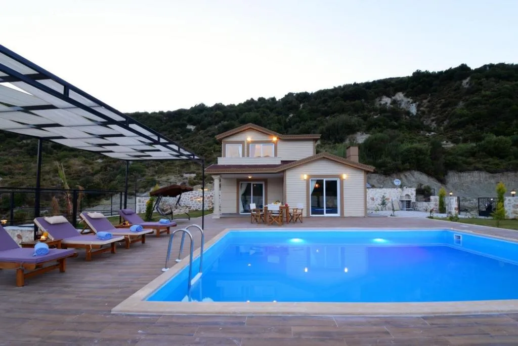 Medi.s Frezya 2+1 Korunaklı Özel Havuzlu & Jakuzili Villa