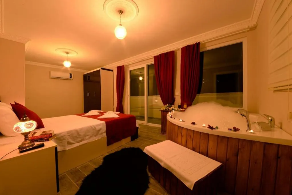 Medi.s Frezya 2+1 Korunaklı Özel Havuzlu & Jakuzili Villa