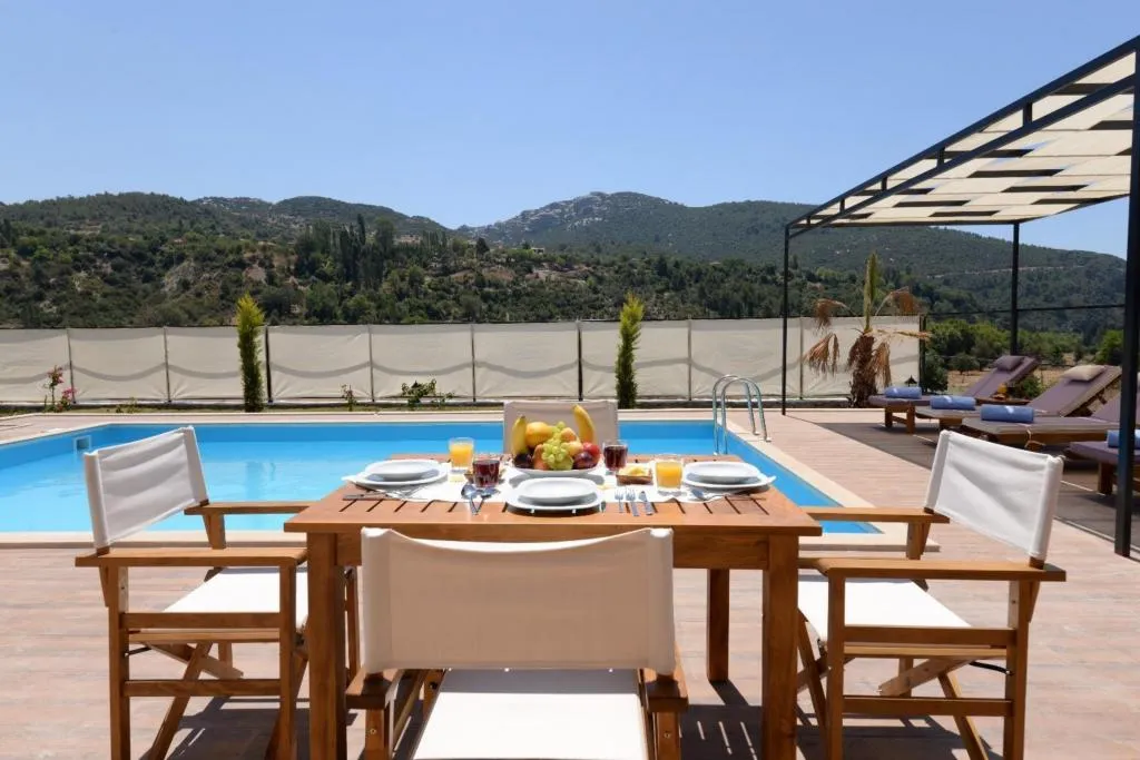 Medi.s Frezya 2+1 Korunaklı Özel Havuzlu & Jakuzili Villa