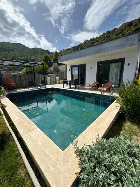 Medi.s Amore 1+1, Korunaklı Özel Havuzlu & Jakuzili Villa