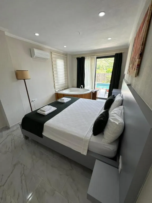 Medi.s Amore 1+1, Korunaklı Özel Havuzlu & Jakuzili Villa