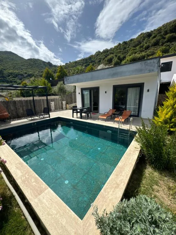 Medi.s Amore 1+1, Korunaklı Özel Havuzlu & Jakuzili Villa