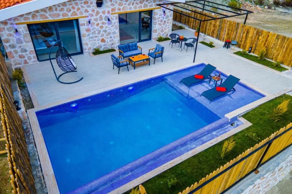 Medi.s Lavinia 1+1 , Korunaklı Özel Havuzlu & Jakuzili Villa