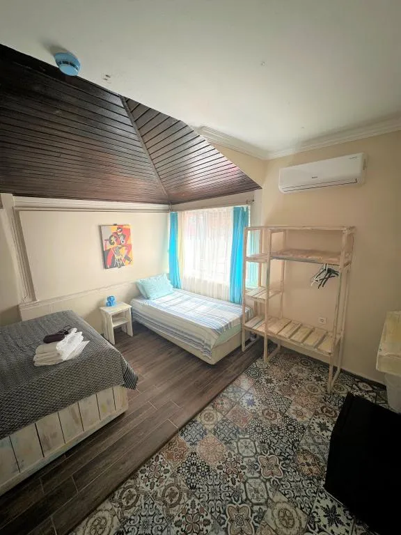 Üç Kişilik Oda