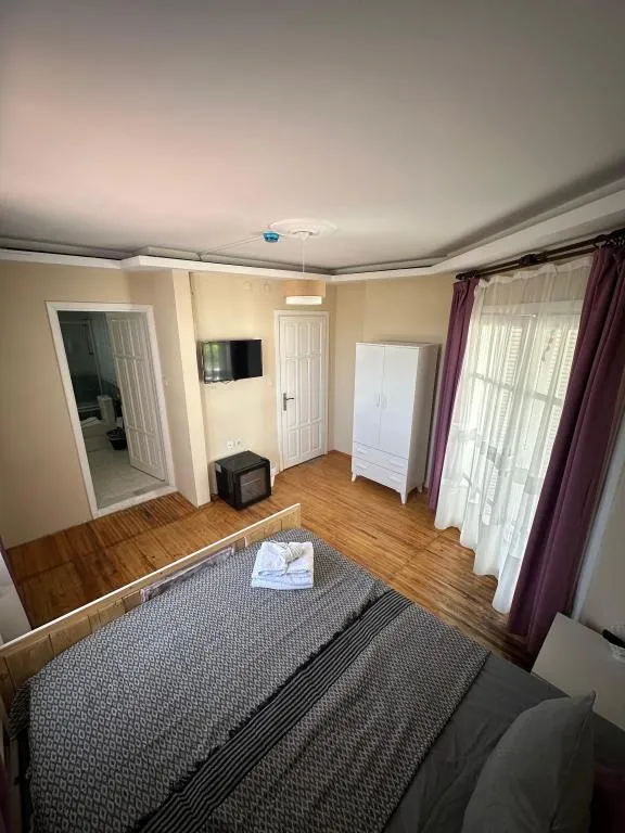 Üst Kat Balkonlu Oda,Bahçe Manzaralı