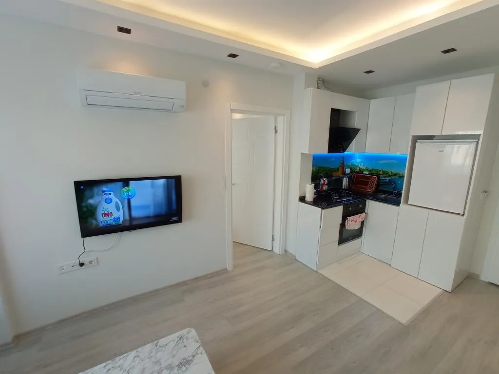 Daire-Tek Yatak Odalı,Bahçe Manzaralı,Fransız Balkonlu