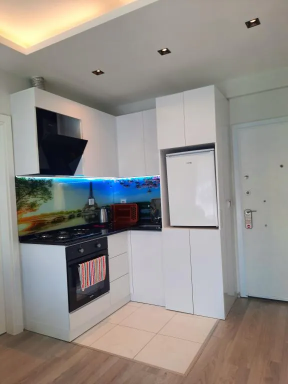 Daire-Tek Yatak Odalı,Bahçe Manzaralı,Fransız Balkonlu