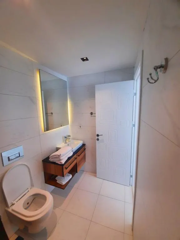 Daire-Tek Yatak Odalı,Bahçe Manzaralı,Fransız Balkonlu