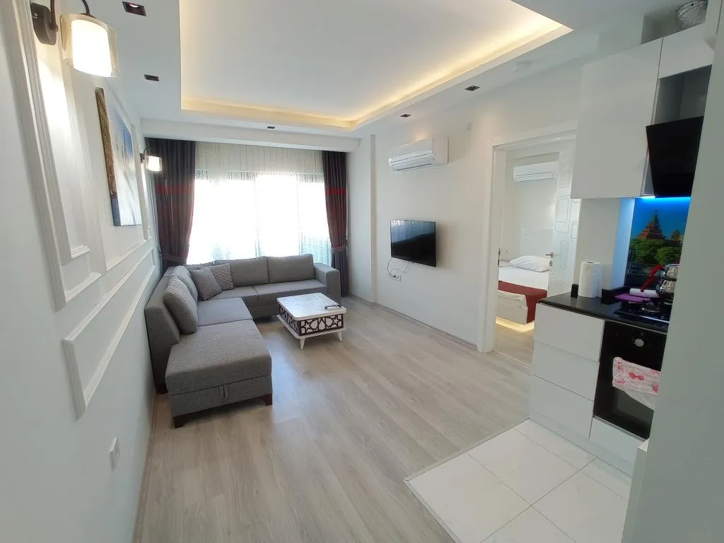 Daire-Tek Yatak Odalı,Bahçe Manzaralı,Fransız Balkonlu