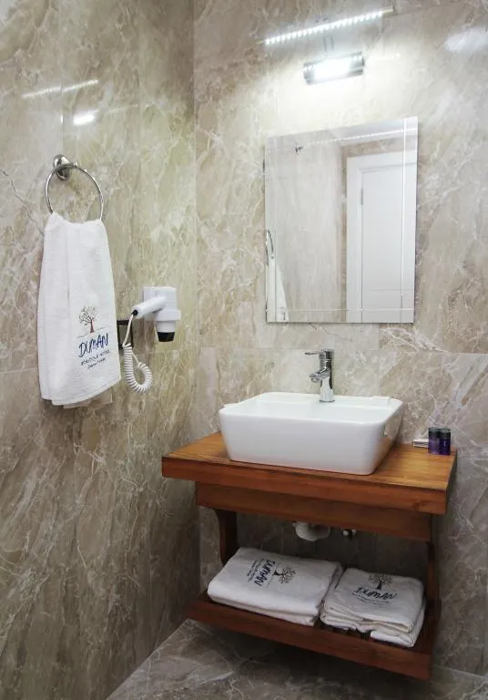 Deluxe Oda,Havuz Manzaralı,Balkonlu