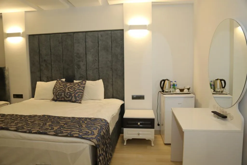 Triple,Şehir Manzaralı