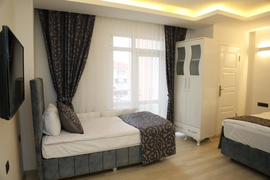Triple,Şehir Manzaralı
