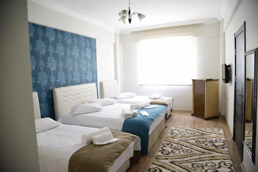 Triple,Dağ Manzaralı