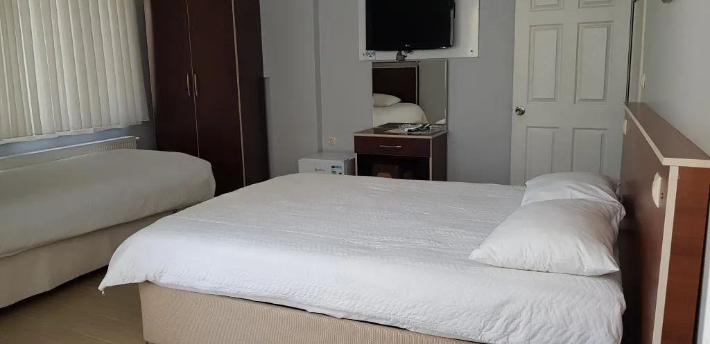 Standart Oda Balkonlu 3 Kişilik (301,401)