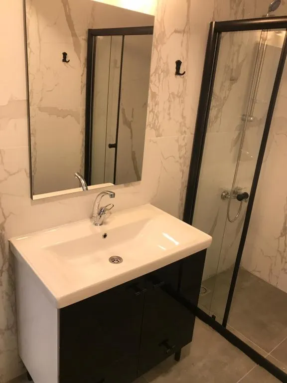 Triple,Şehir Manzaralı