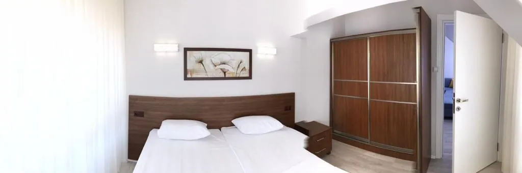 Triple,Şehir Manzaralı