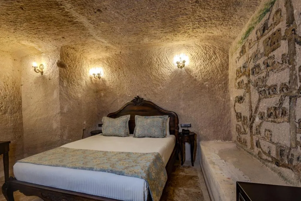 Deluxe Cave,Jakuzili