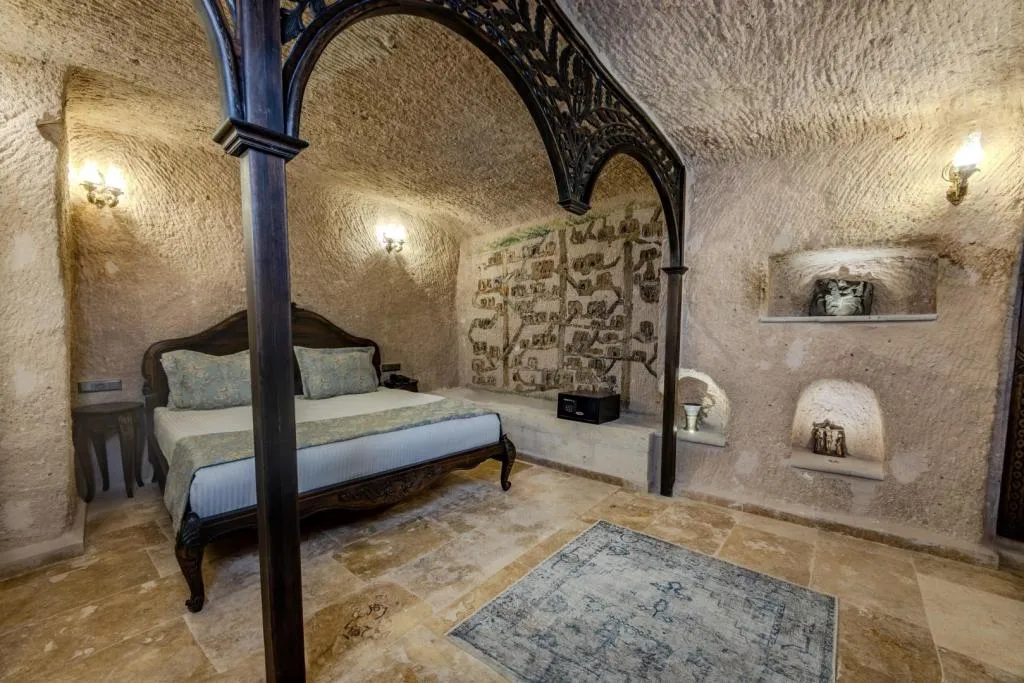 Deluxe Cave,Jakuzili