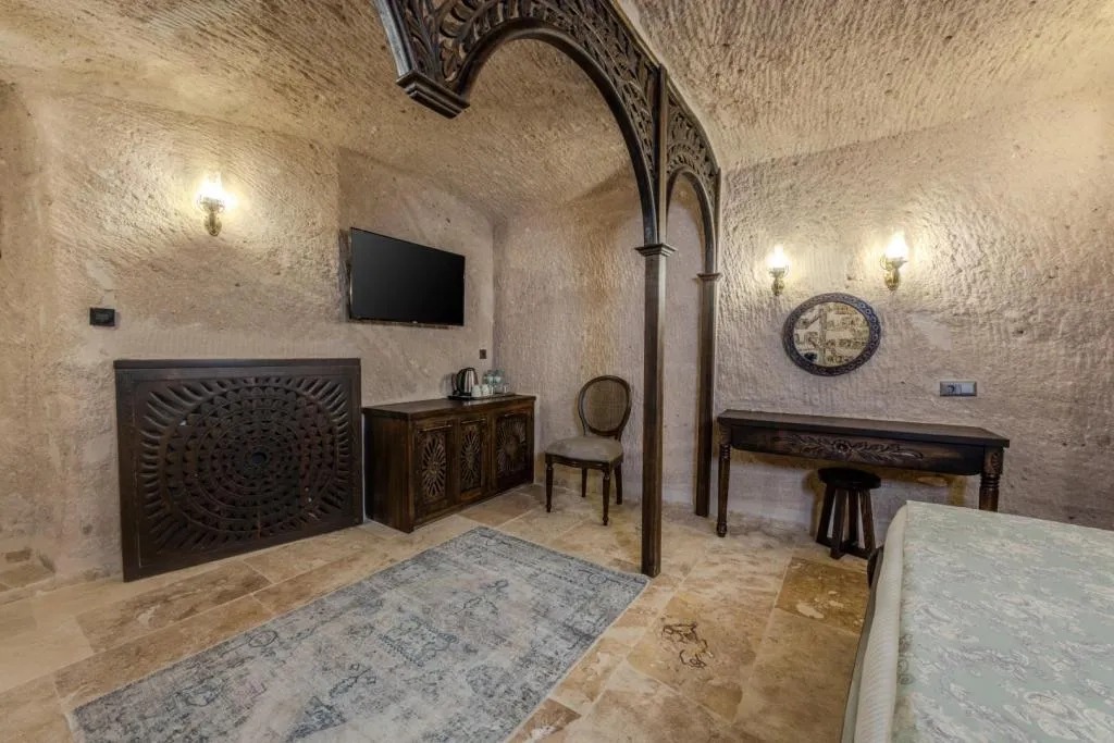 Deluxe Cave,Jakuzili