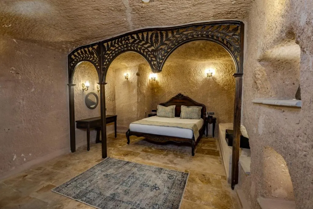 Deluxe Cave,Jakuzili