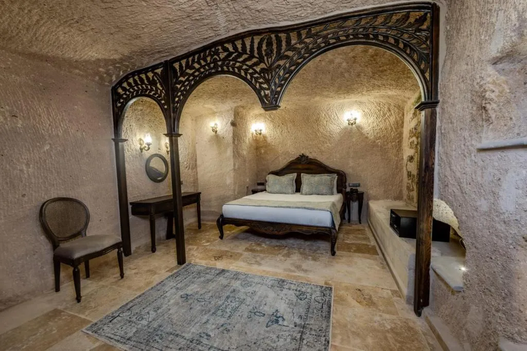 Deluxe Cave,Jakuzili