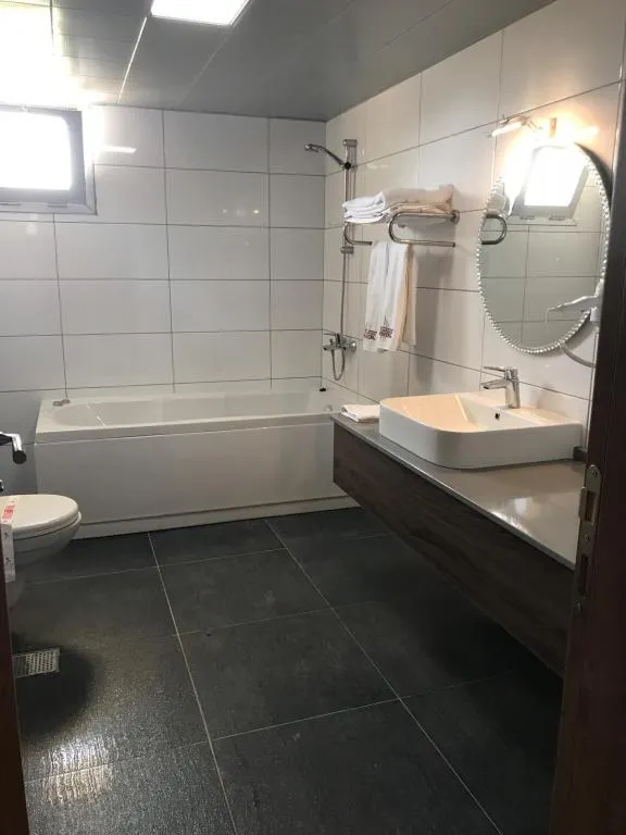 Suite,Bahçe Manzaralı,Balkonlu