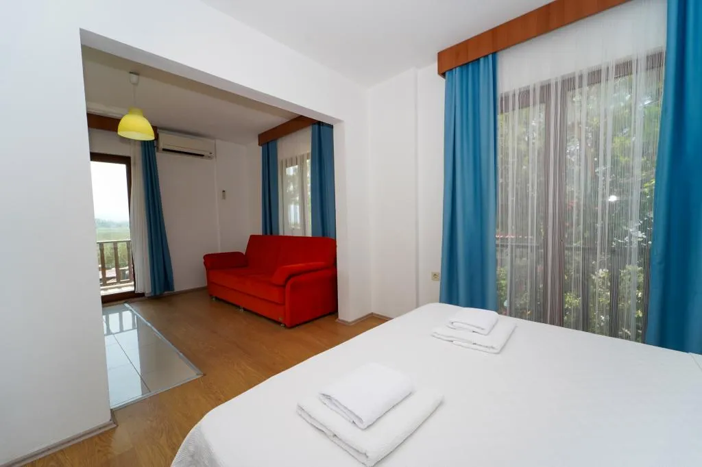 Deluxe Oda-Balkonlu,Kısmi Deniz Manzaralı,Balkonlu