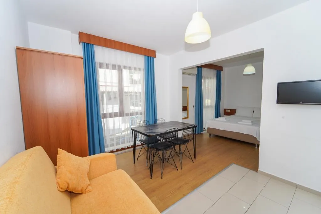 Deluxe Oda-Balkonlu,Kısmi Deniz Manzaralı,Balkonlu