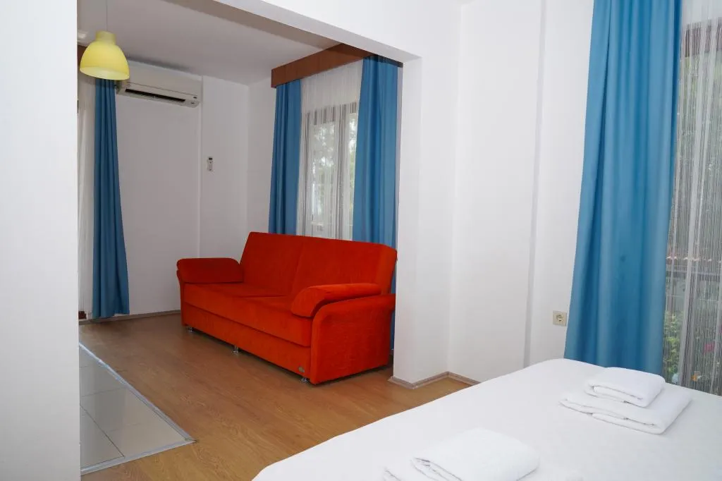 Deluxe Oda-Balkonlu,Kısmi Deniz Manzaralı,Balkonlu