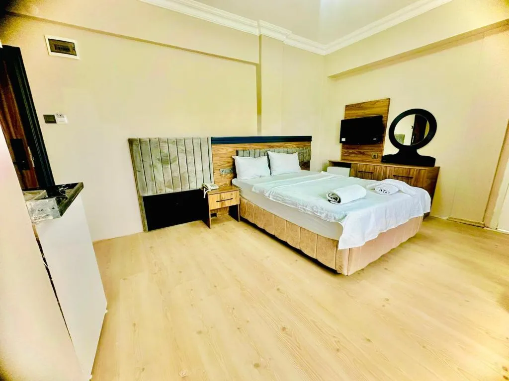 Apart Oda,Havuz Manzaralı,Balkonlu