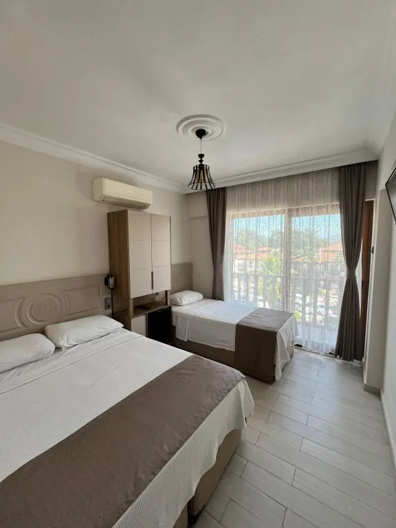 Triple,Şehir veya Dağ Manzaralı