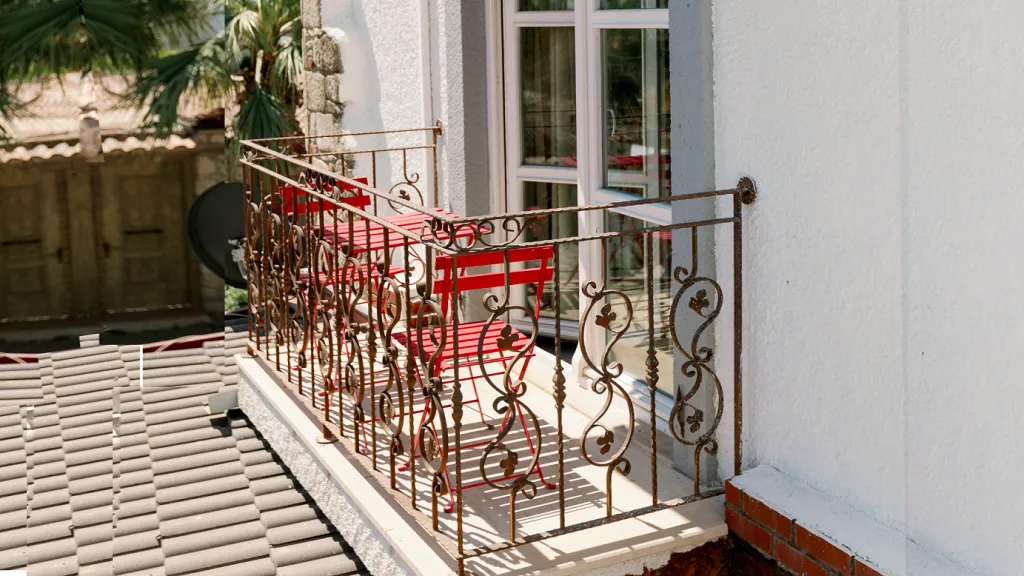 Deluxe Queen Oda,Havuz ve Bahçe Manzaralı,Balkonlu