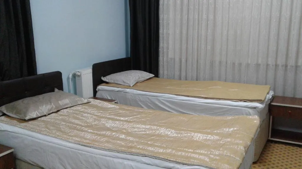 Standart Oda-Balkonsuz,Bahçe veya Sokak Manzaralı,İki Tek Kişilik Yataklı