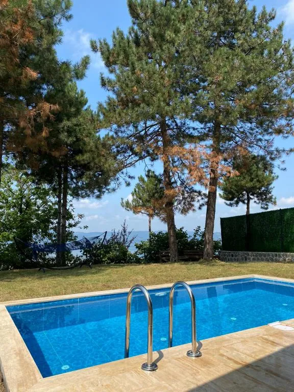 Bungalow,Göl Manzaralı,Isıtmalı Özel Havuzlu