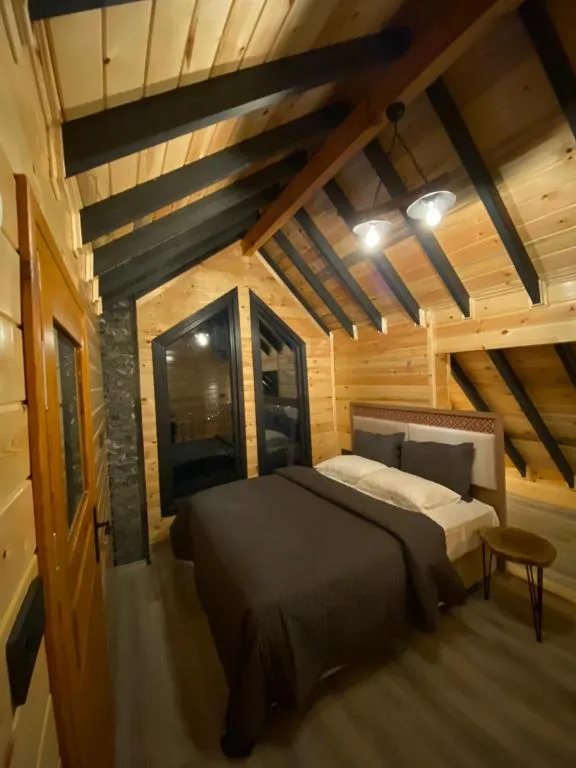 Bungalow,Göl Manzaralı,Isıtmalı Özel Havuzlu