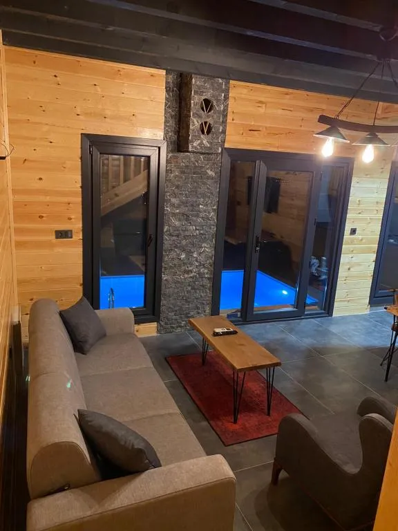 Bungalow,Göl Manzaralı,Isıtmalı Özel Havuzlu