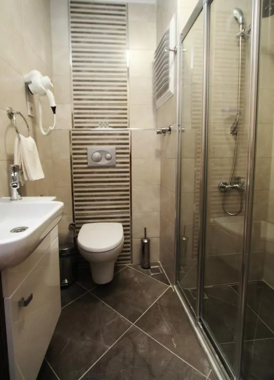 Triple,Şehir Manzaralı