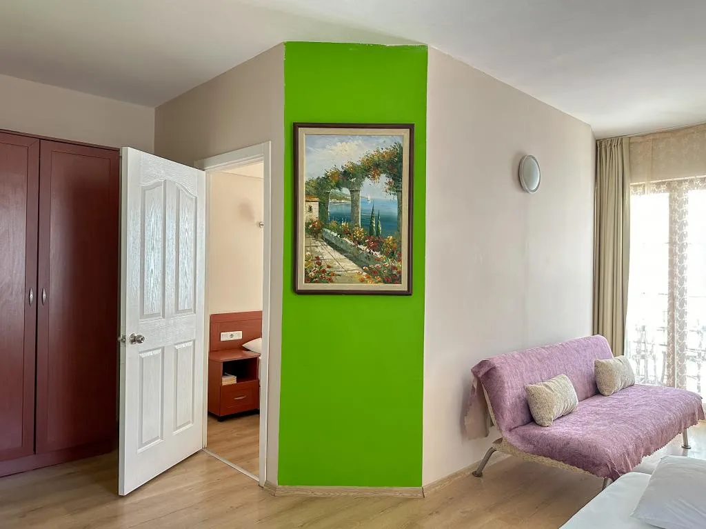 Suite,Bahçe Manzaralı,Balkonlu