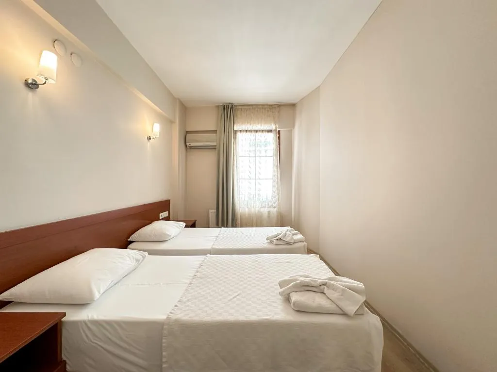 Suite,Bahçe Manzaralı,Balkonlu