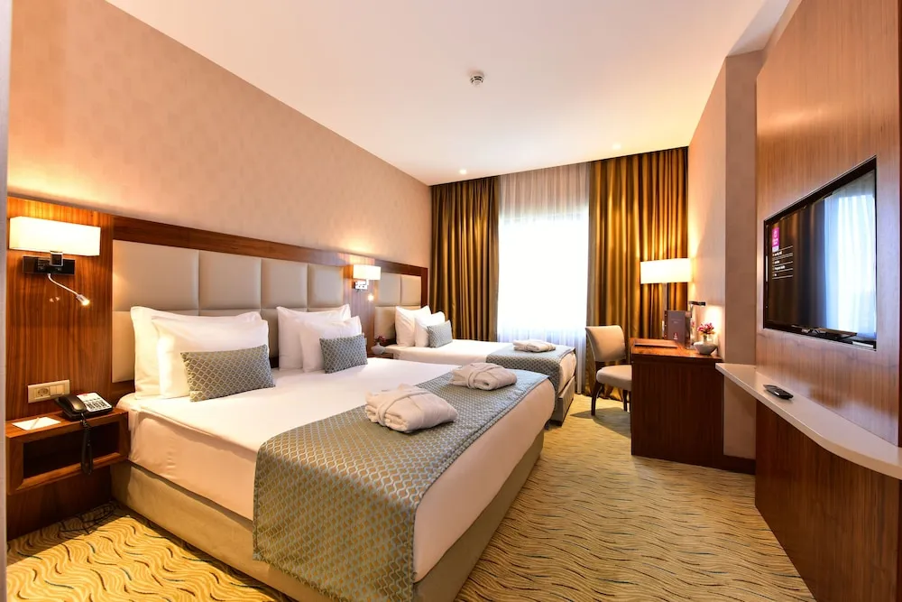1 Double Bed, 1 Single Bed