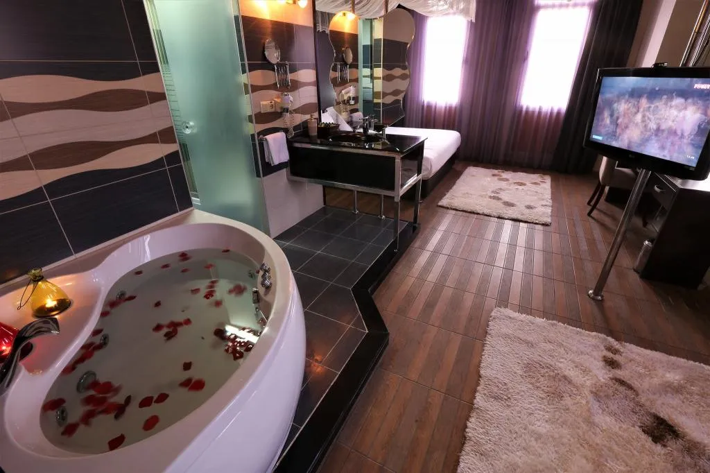 Suite,Bahçe Manzaralı,Jakuzili
