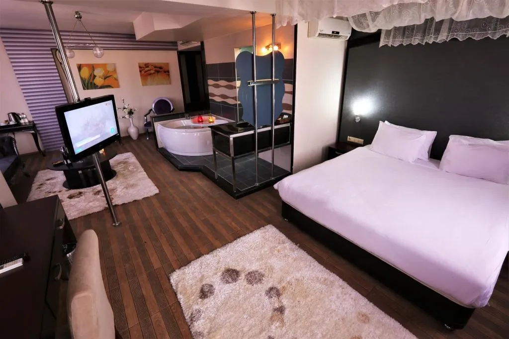 Suite,Bahçe Manzaralı,Jakuzili