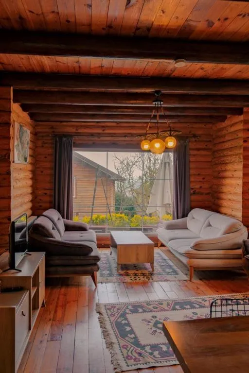 Bungalow,Göl Manzaralı,Isıtmalı Özel Havuzlu